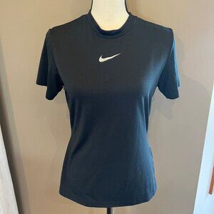 Women's Nike Center Swoosh Dri-fit Top Short Sleeve, Size Medium
